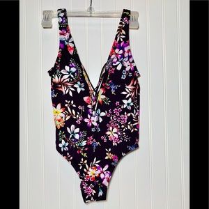 Hobie Floral Swimsuit Size. Small NWT.